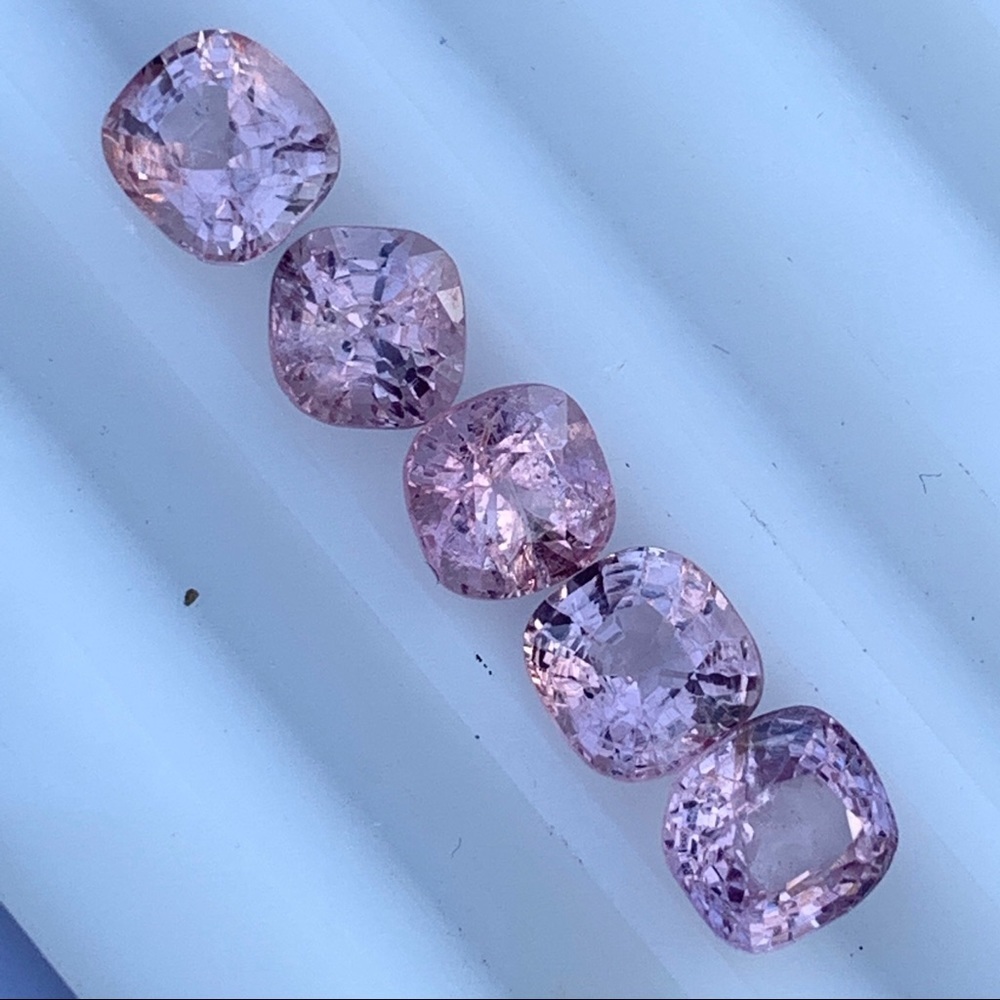 Natural Pastel Pink Spinel: Lot of 5 Cushion Cut Gemstones - Picture 3 of 15